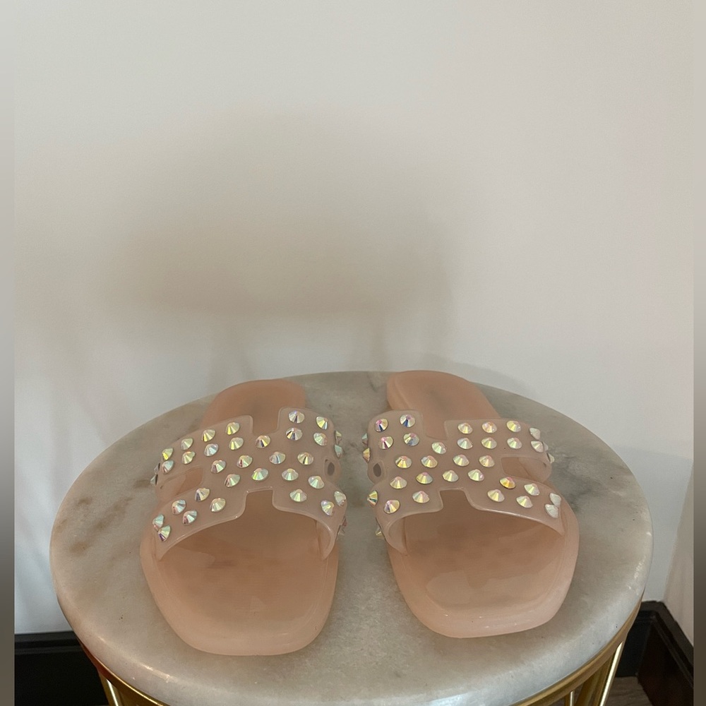 Studded Pearl decor Clear Dress Slide. Size 10